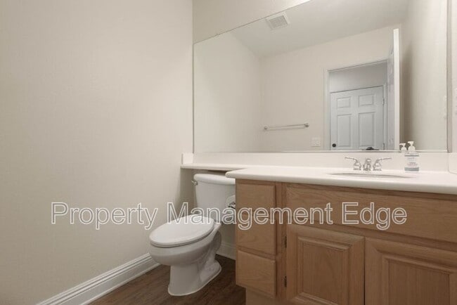 Building Photo - Birch Ct 38265