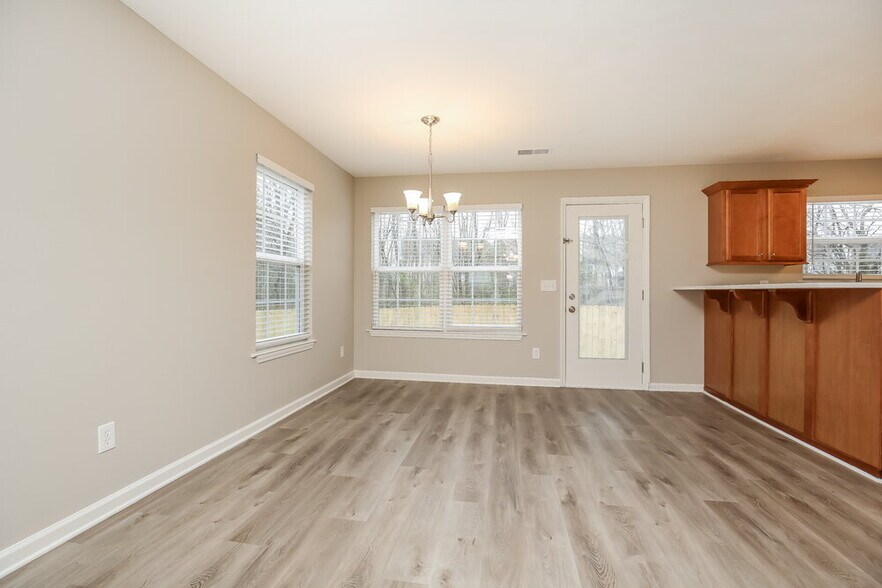 Building Photo - 141 Lyndhurst Dr