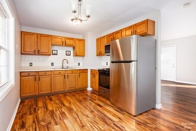 kitchen - 1122 Oakleaf Ave