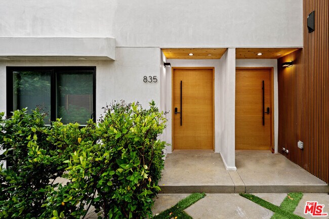 Building Photo - 835 N McCadden Pl