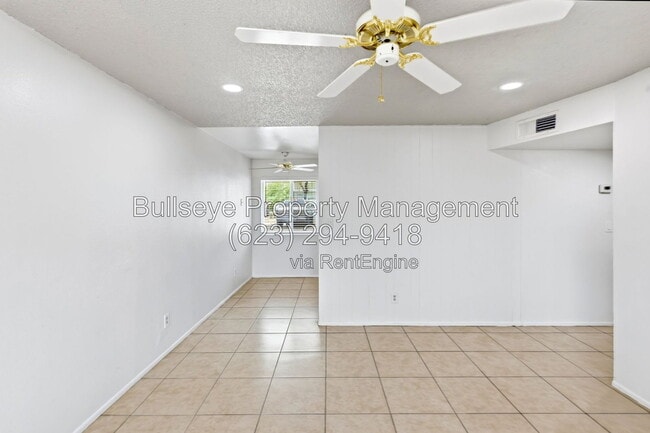 Building Photo - 2245 W Glenrosa Ave