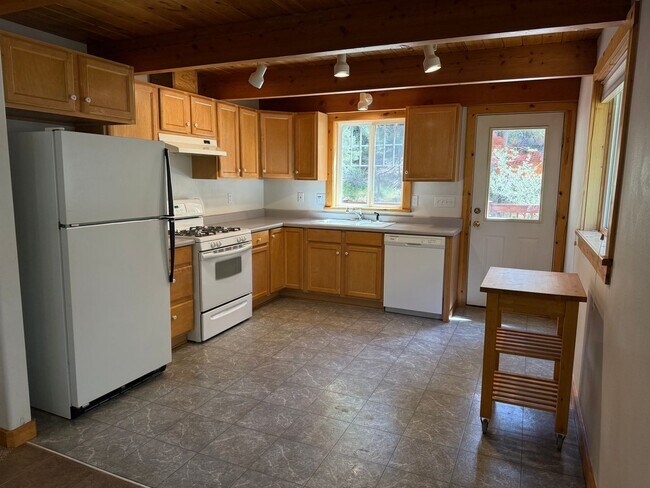 Building Photo - Unique 2 Bed/2 Bath Craftsman on Bend's We...