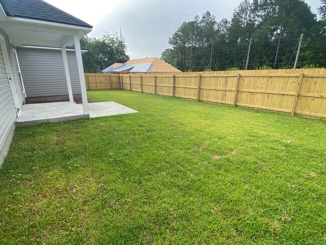 Building Photo - 3 bedrooms, 2 baths in Hahira/North Lownde...