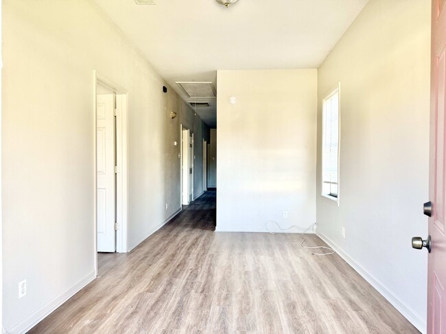 Building Photo - 1606 Myrtle Walk St