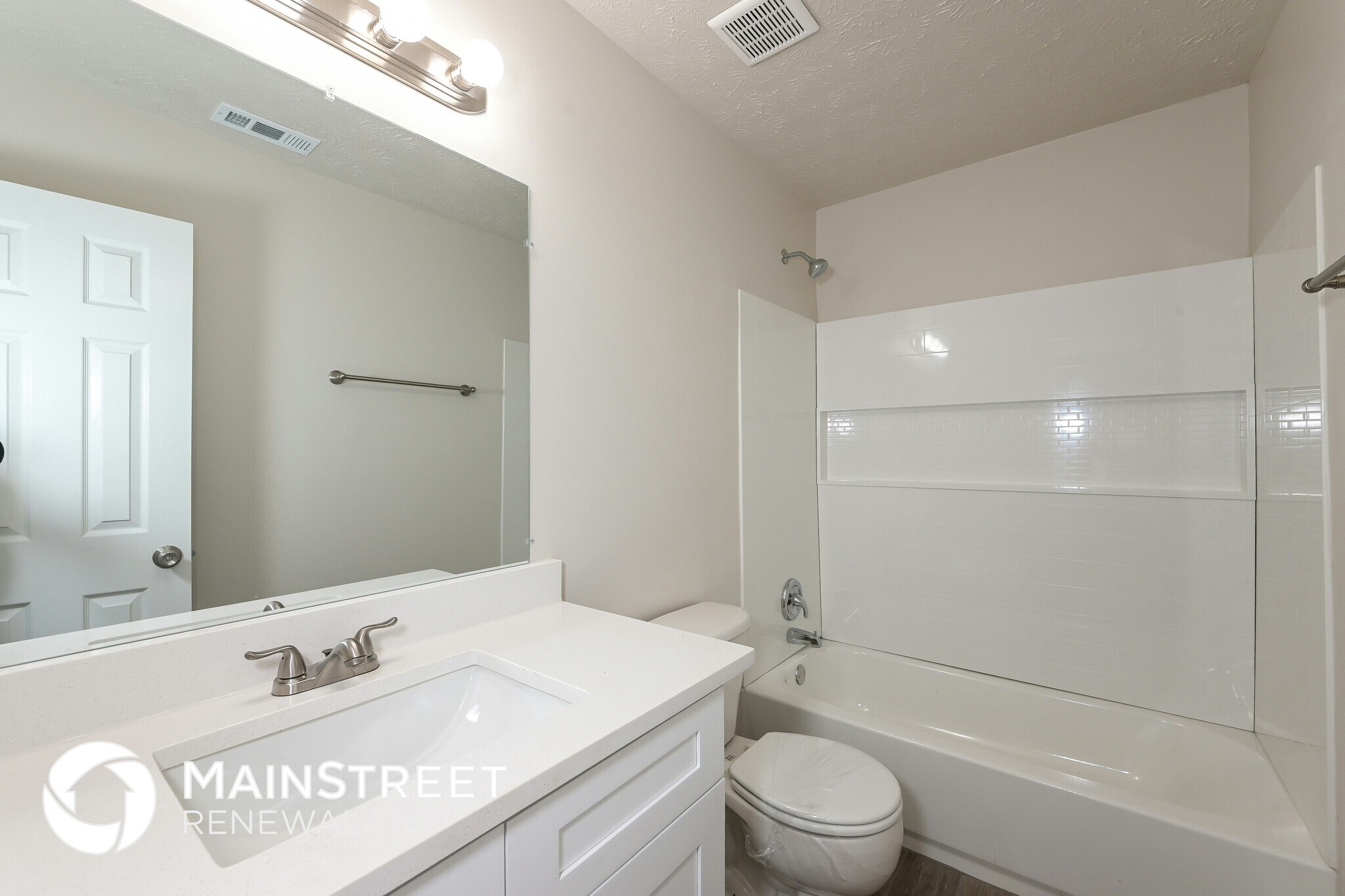 Building Photo - 1599 Queen Elizabeth Dr