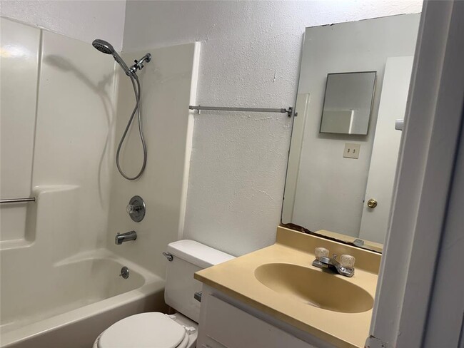 Building Photo - 5506 Rose Hill Cir