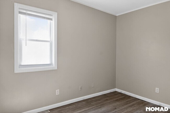 Building Photo - Charming 2BR Duplex in West Haven