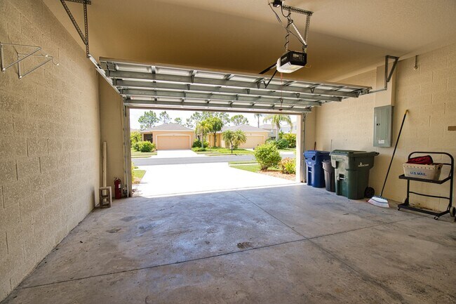 Building Photo - Annual Unfurnished 3 Bed 2 Bath Single Family Home in Stoneybrook of Venice!
