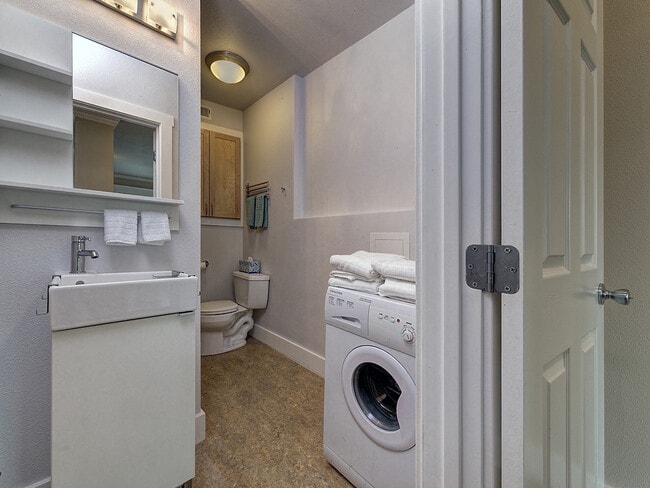 Building Photo - 1104 SW Columbia St