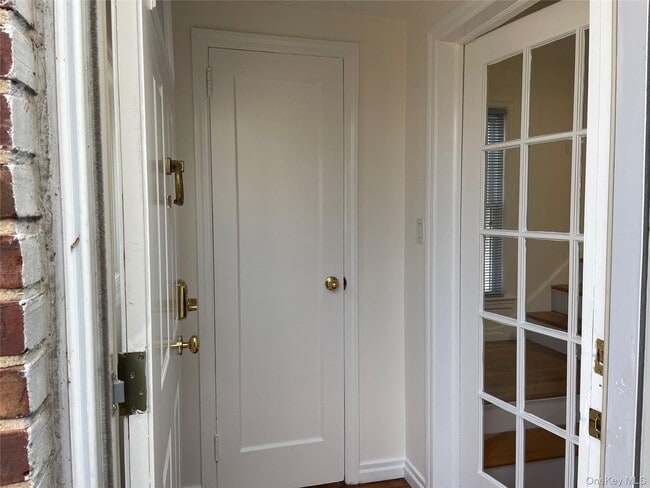 Building Photo - 8 Cameron Ln