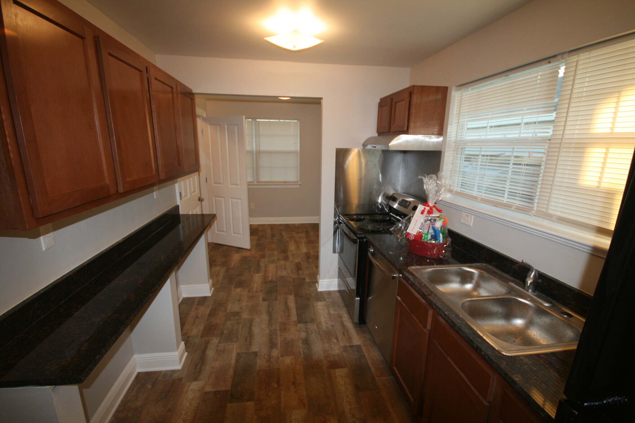 Building Photo - 718 16th St