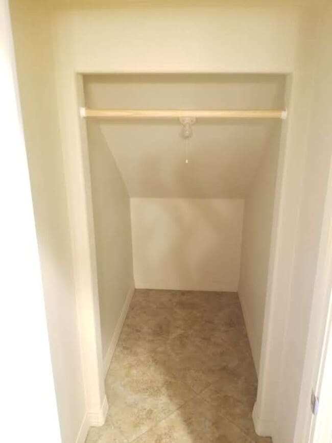 Building Photo - Beautiful, Pet Friendly, Multi-level, 2110 sqft, Luxury Townhouse w/A/C! 3 Bed, 2.5 Bath, + Loft ...