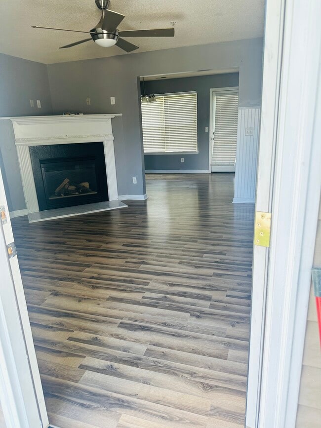 Building Photo - 338 Goldenrod Dr