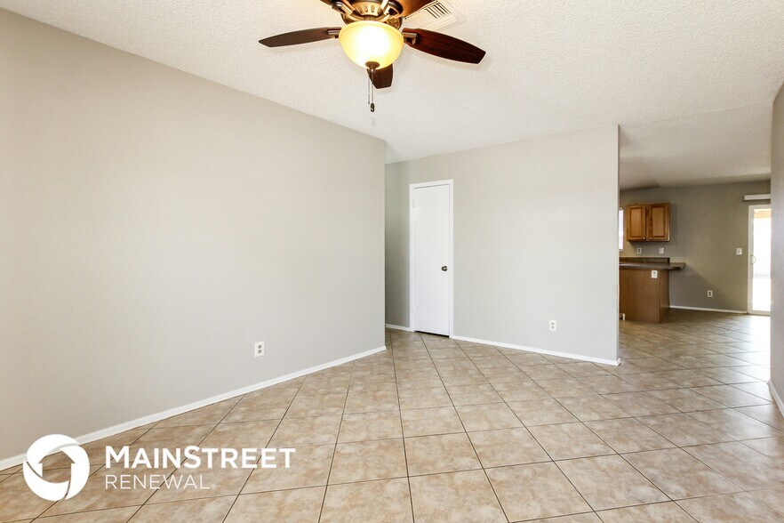 Building Photo - 9007 W Cinnabar Ave