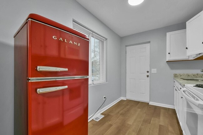 Building Photo - 162 S Powell Ave