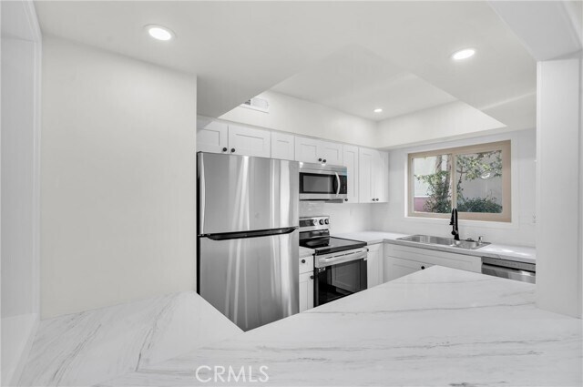 Building Photo - 704 W Sierra Madre Blvd