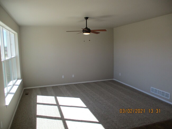 Building Photo - 4 Bed, 2.5 Bath - 2 Story Home in Windsor'...