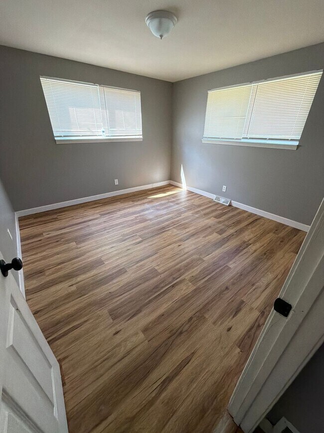 Building Photo - 9723 Portage Dr
