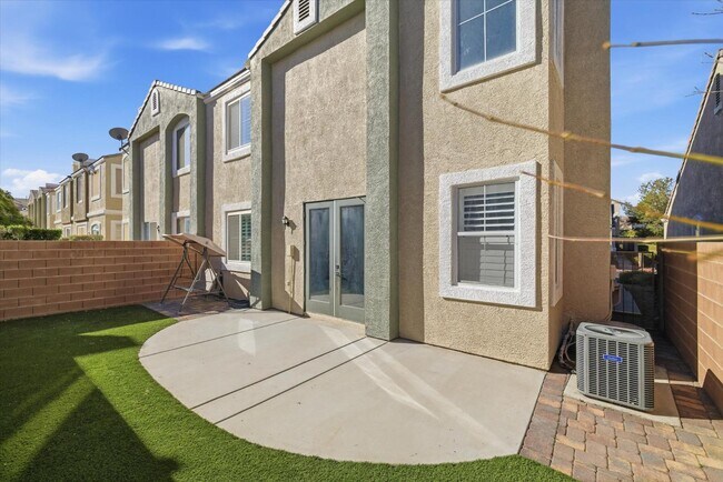 Building Photo - 972 Prestwick St