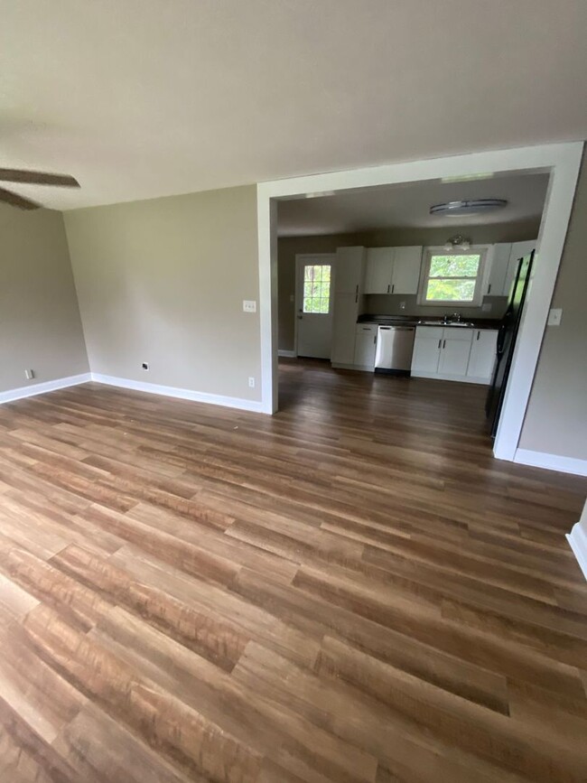 Building Photo - Remodeled 3 Bedroom home