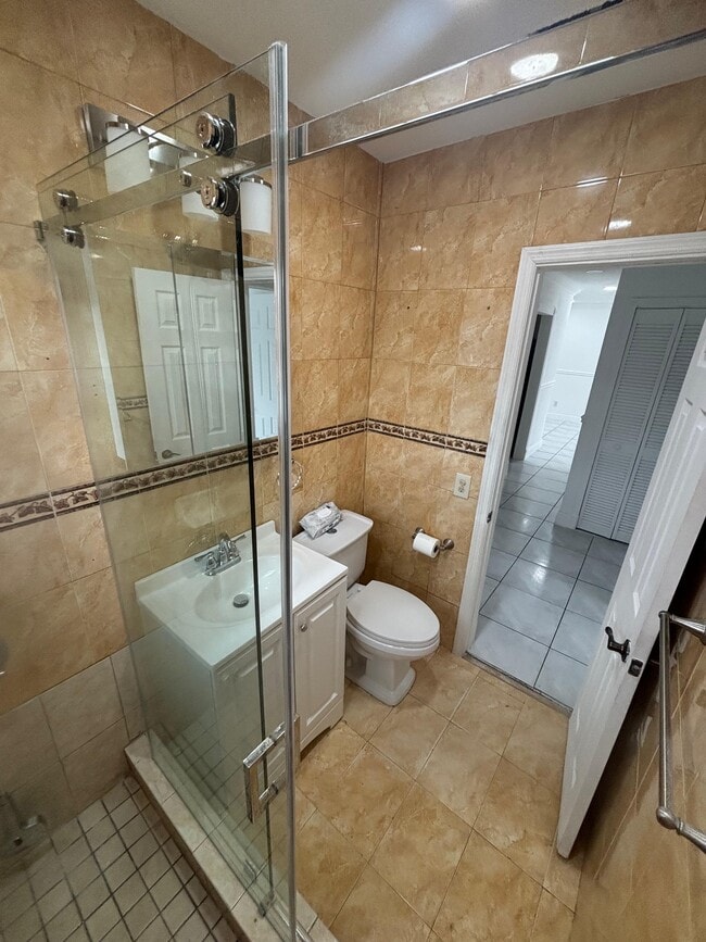 Building Photo - 250 E 34th St