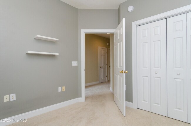 Building Photo - 204 Hilliard Ct