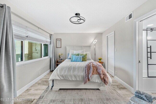 Building Photo - 995 N Hwy A1A