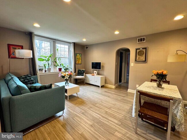 Building Photo - 24 S Old Glebe Rd