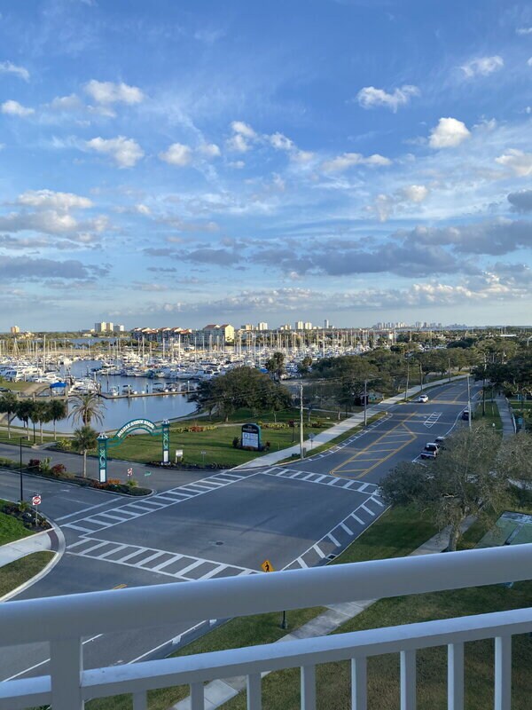 Building Photo - 404 S Beach St