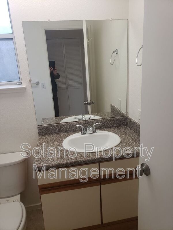 Building Photo - 654 Catalina Cir