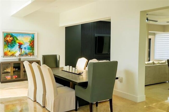 Building Photo - 290 NW 125th Ave