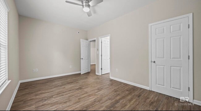 Building Photo - 525 W Rose Ave