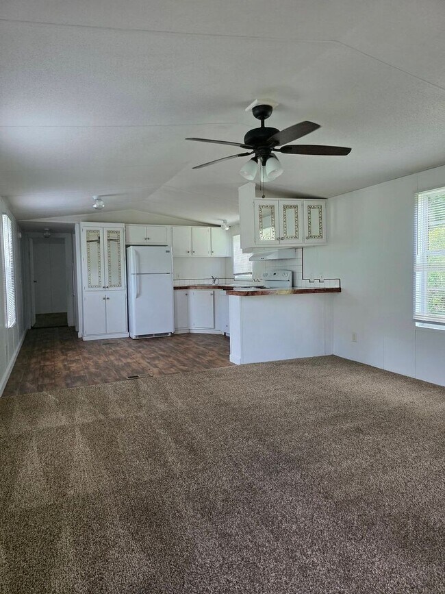 Building Photo - Ready to Move in