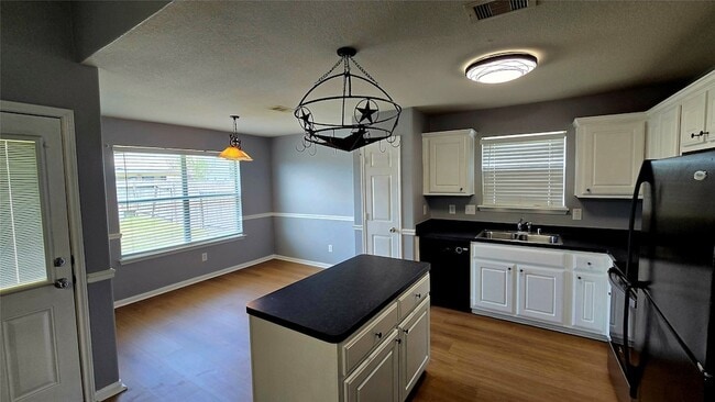 Building Photo - 7122 Sunrise Hill Ln