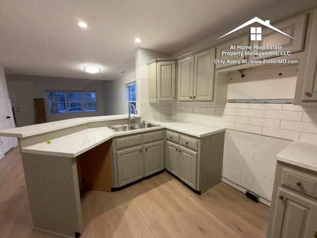 Building Photo - 1011-1013 Greystone Court