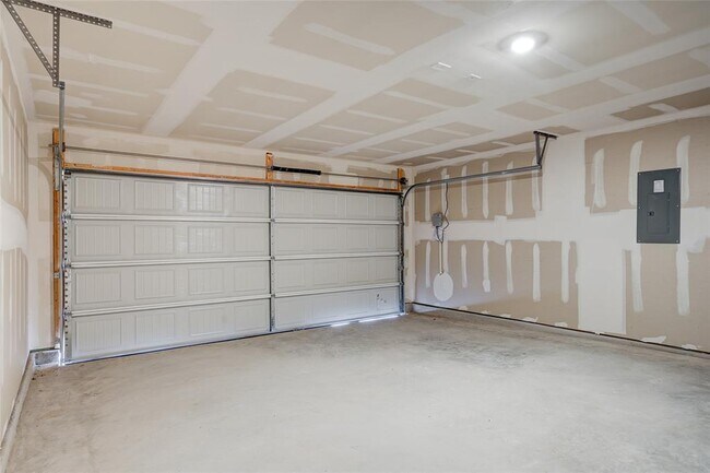 Building Photo - 121 Roanwood Dr