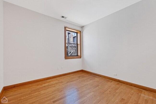 Building Photo - 4544 N Western Ave