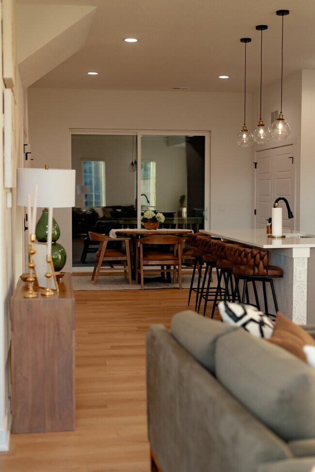 Building Photo - 1204 SW Franklin Dr