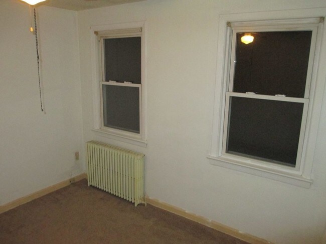 Building Photo - 5 Summit Ave 2nd Floor - 2Bdrm Rental