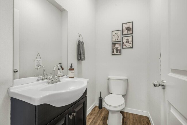 Building Photo - 2702 E 33rd St