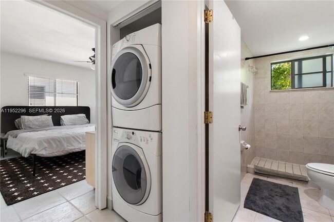 Building Photo - 1050 7th St