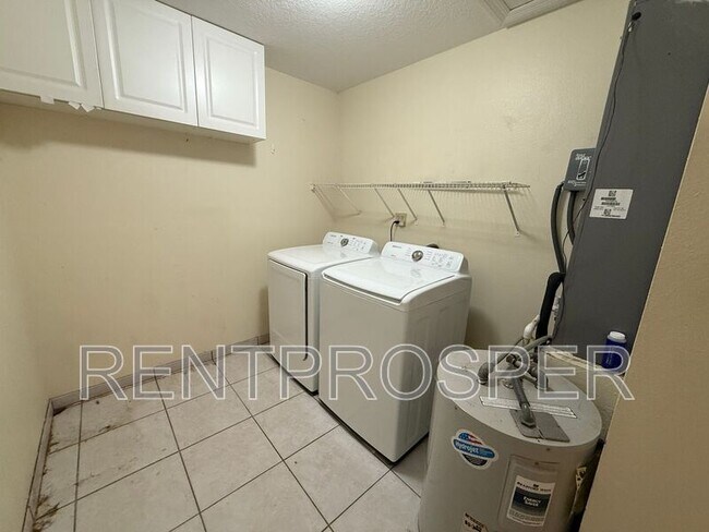 Building Photo - 2201 Granada Blvd