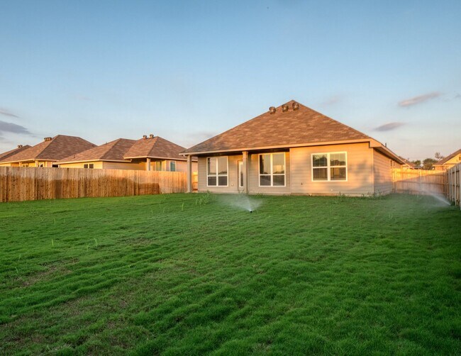 Building Photo - 614 Hollyhock Dr