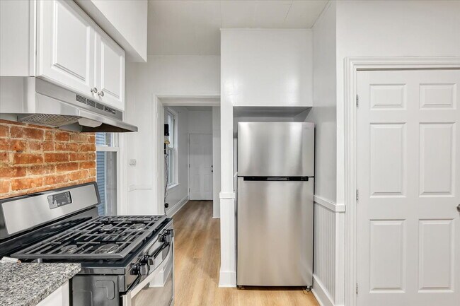 Building Photo - "Charming 2-Bedroom Retreat on Saratoga Avenue - Spacious 1100 Sq Ft Gem in Waterford!"