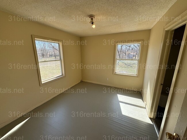 Building Photo - $675 - 1 bed 1 bath - Duplex