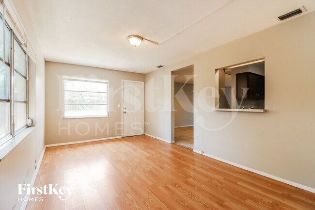 Building Photo - 2526 13th Ave SW