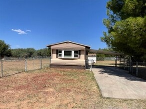 Building Photo - 2 Bedroom In Bridgeport on .36 of an acre-...