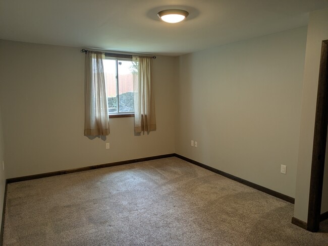 Building Photo - 920 Knottingham Dr
