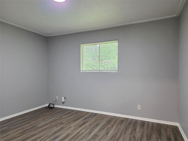 Building Photo - 1811 Magnolia Dr