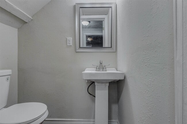 Building Photo - 2410 Cleburne St